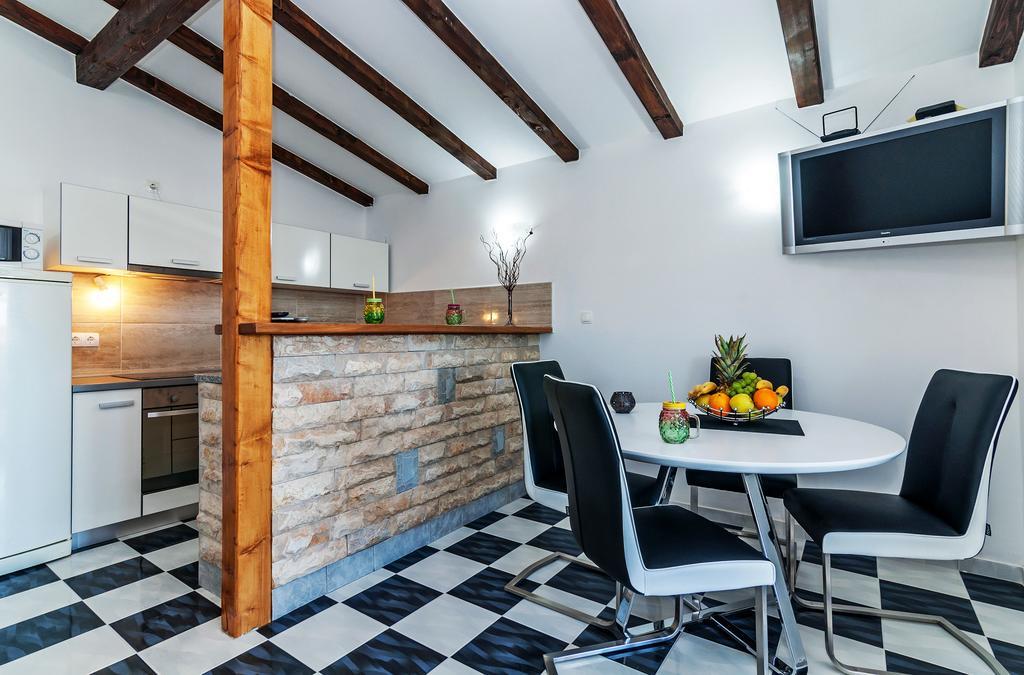 Apartment Tony With Private Pool Sukošan Εξωτερικό φωτογραφία