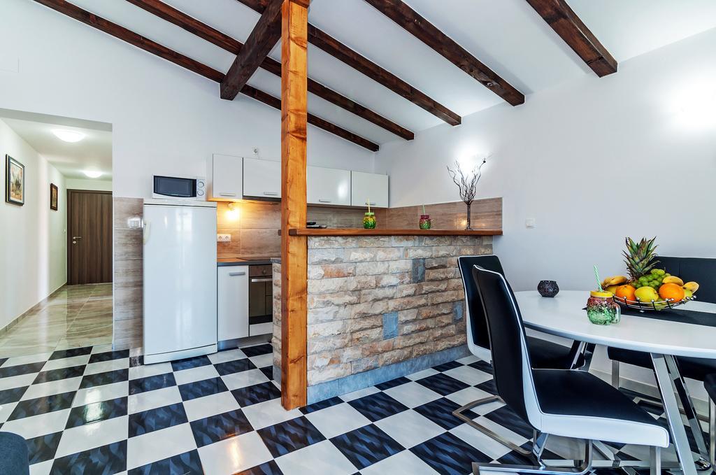 Apartment Tony With Private Pool Sukošan Εξωτερικό φωτογραφία