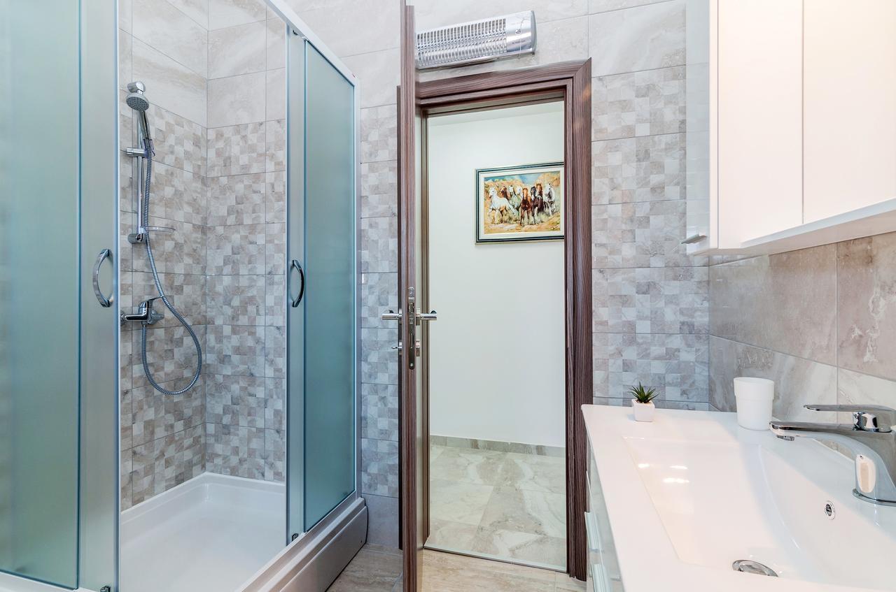 Apartment Tony With Private Pool Sukošan Εξωτερικό φωτογραφία